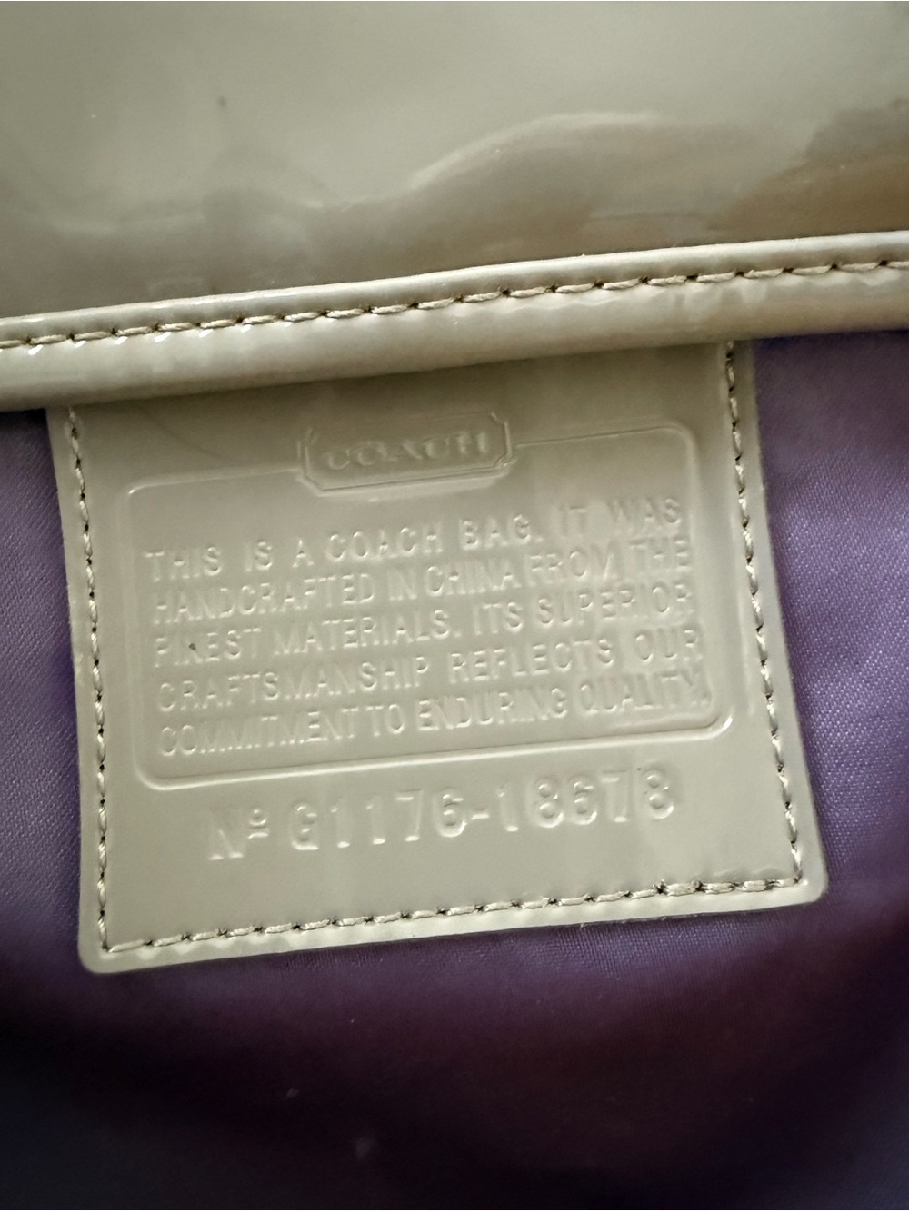 Coach Quilted Gray Patent Shoulder Bag with Chain Strap And Wristlet - Picture 4 of 12